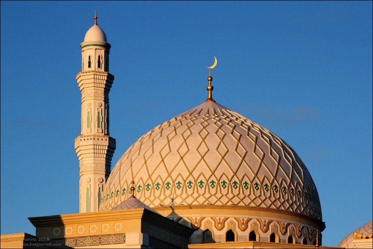 Исламский праздник Ураза-байрам в честь окончания поста в месяц Рамадан мусульмане будут отмечать 2 мая