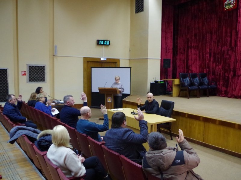 На заседании административной комиссии 