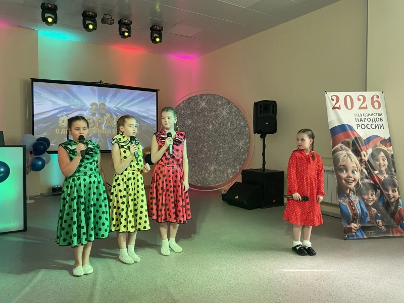 В ДК "Красный горняк" городского округа Воскресенск прошла концертная программа в честь защитников Отечества 