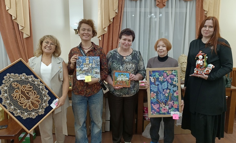 На выставку-конкурс "Воскресенская радуга" поступило более 400 работ учащихся художественных школ Подмосковья