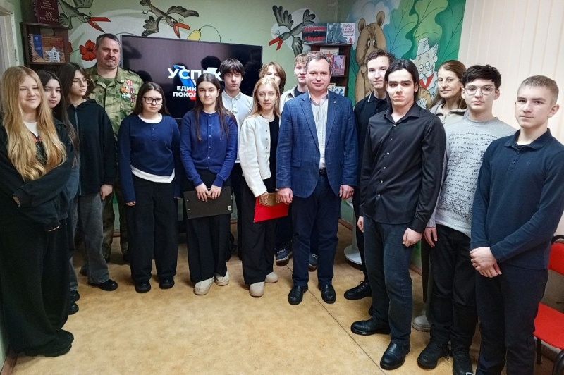 В Воскресенской библиотеке прошёл патриотический час 