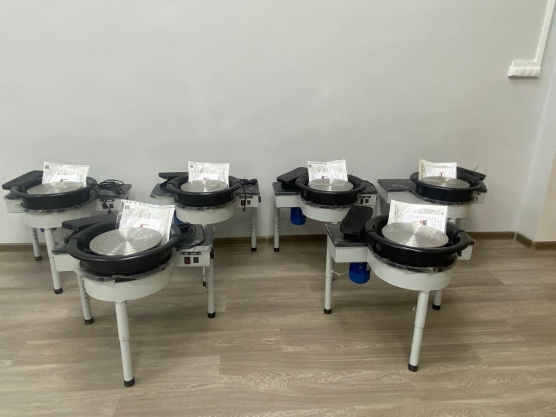 В рамках реализации проектов инициативного бюджетирования были приобретены гончарные круги для ДШИ "Фламинго"