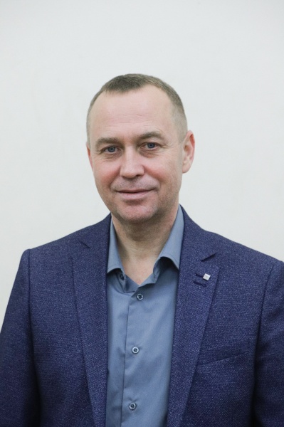 Глава городского округа Воскресенск Алексей Малкин поздравляет с Международным женским днём