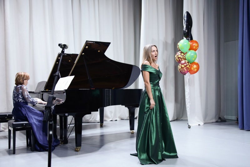 Педагогов Воскресенской детской школы искусств поздравили с праздниками