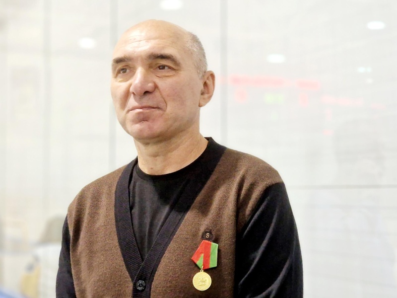 «Любите не себя в хоккее, а хоккей в себе»: олимпийский чемпион Александр Черных дал совет юным воскресенским хоккеистам