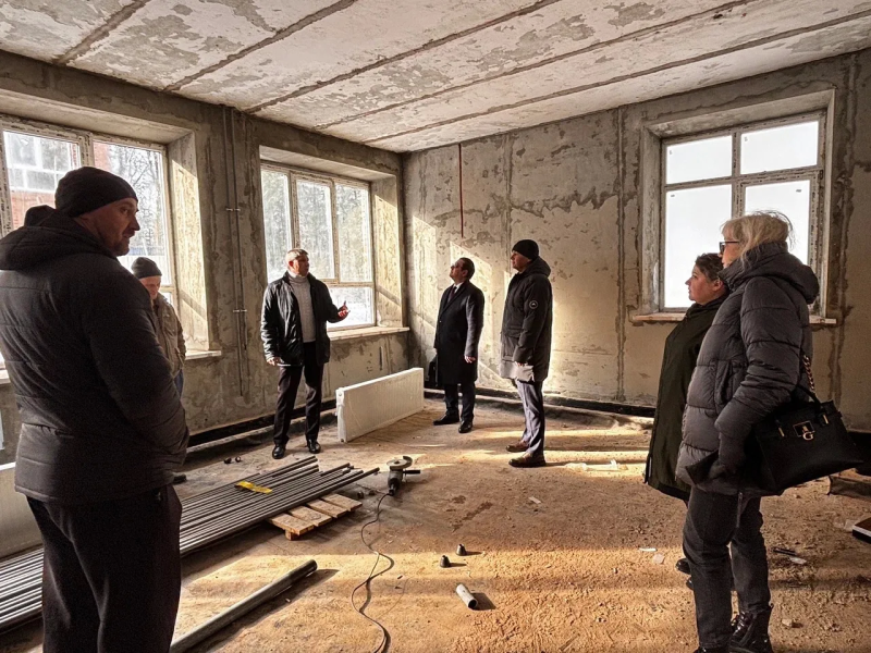 Единороссы Воскресенска проверили ход работ капитального ремонта в дошкольном отделении школы № 5 