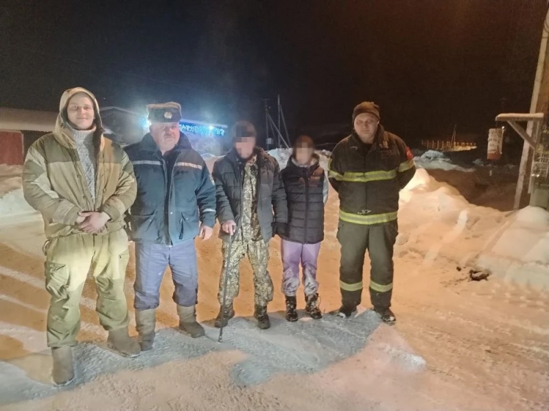 В Воскресенске вывели из леса заблудившихся мужчину и женщину