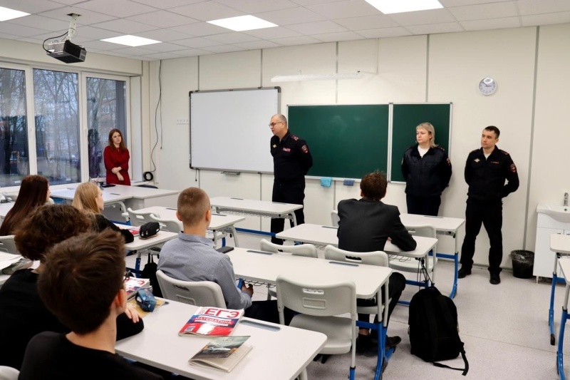 Сотрудники полиции по г.о. Воскресенск провели акцию «Будь в форме» для старшеклассников