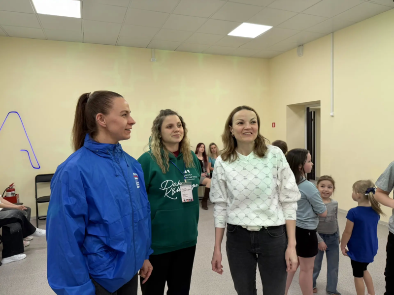 Партийцы Воскресенска посетили ДК "Красный горняк", отремонтированный по народной программе "Единой России"