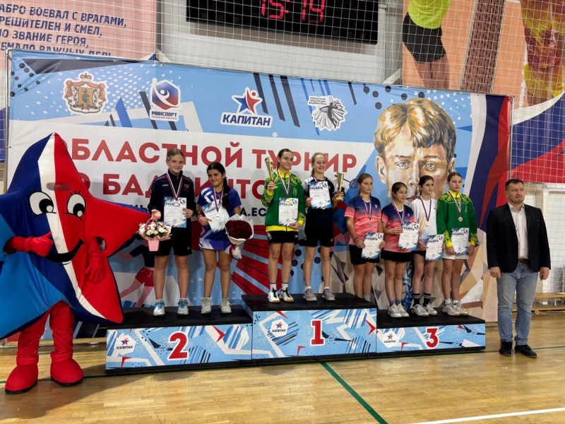 Воскресенские спортсмены отличились на турнире по бадминтону 