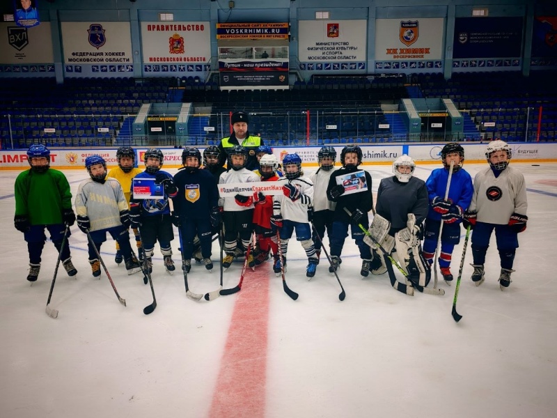 Сотрудники Госавтоинспекции в Воскресенске проводят профилактические беседы с воспитанниками спортивных секций       