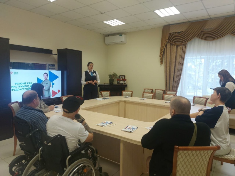  В Кадровом центре Подмосковья специально для участников СВО и членов их семей разработан карьерный трек "Герои"