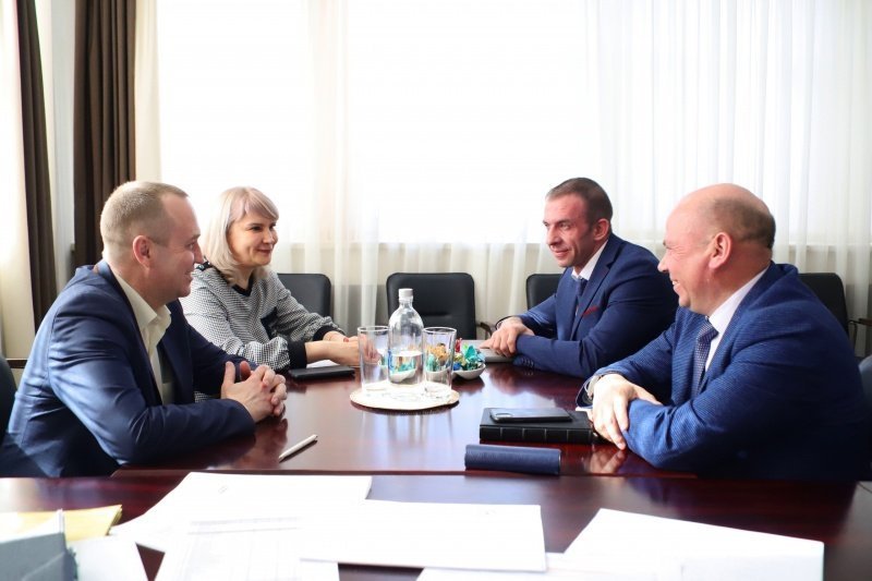 На встрече по вопросам модернизации бывшего цементного завода 