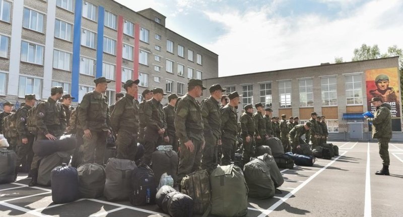 Заключить контракт на военную службу можно в течение нескольких дней