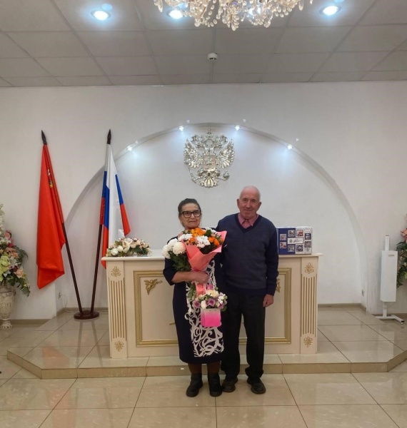 Супруги Насоновы из Воскресенска отметили изумрудную свадьбу