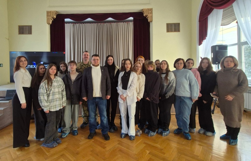 Для студентов Воскресенского колледжа провели патриотический час 