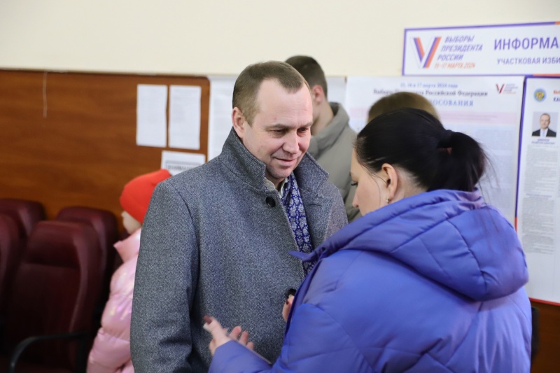 Алексей Малкин проверил, как проходит голосование на избирательных участках Воскресенска