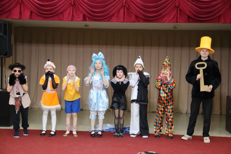 День театра в ДК "Юбилейный" в Воскресенске отметили театрализованной программой