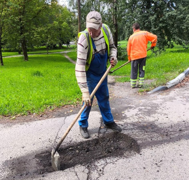 В Воскресенске приступили к ямочному ремонту в микрорайонах Цемгигант и Москворецкий