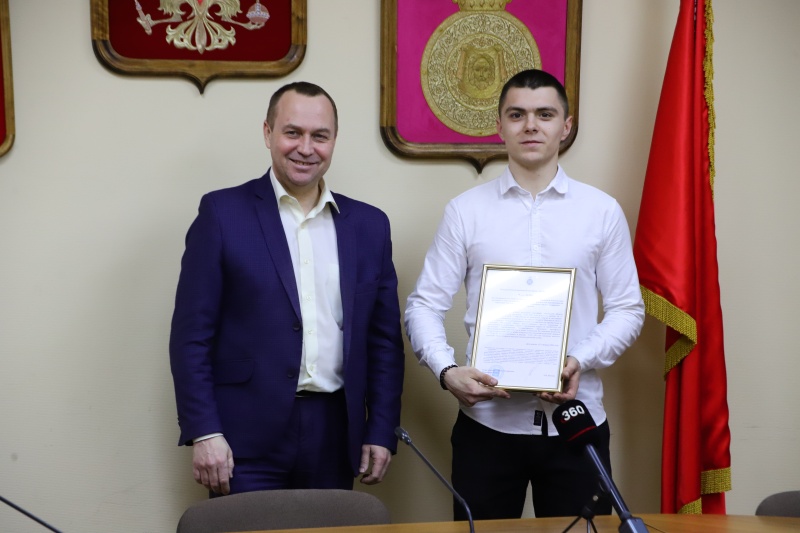 Сергей Акимов стал первым обладателем жилищного сертификата в этом году в Воскресенске