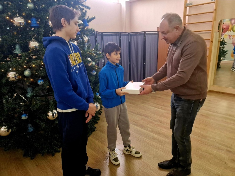 Воскресенские теплоэнергетики подарили планшет многодетной семье