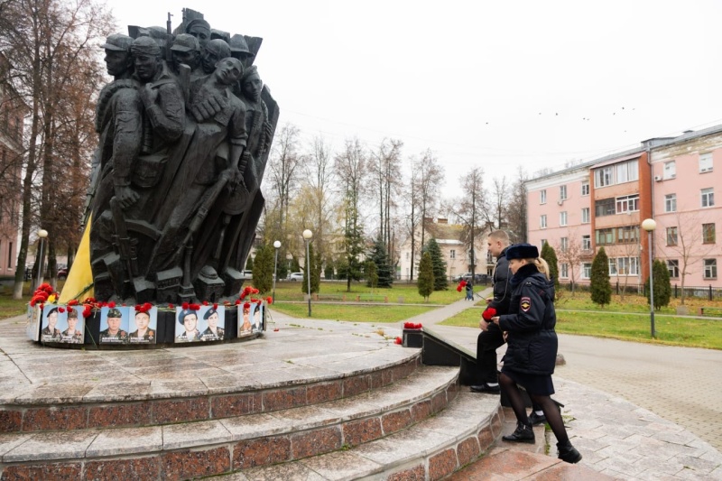 В Воскресенске почтили память сотрудников органов внутренних дел, погибших при выполнении служебных обязанностей