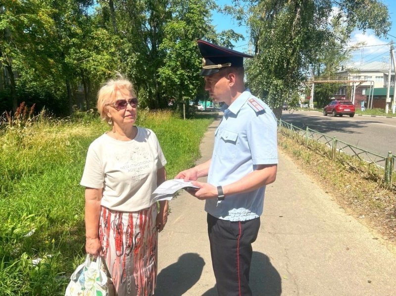 Полицейские в Воскресенске провели профилактические беседы с жителями округа