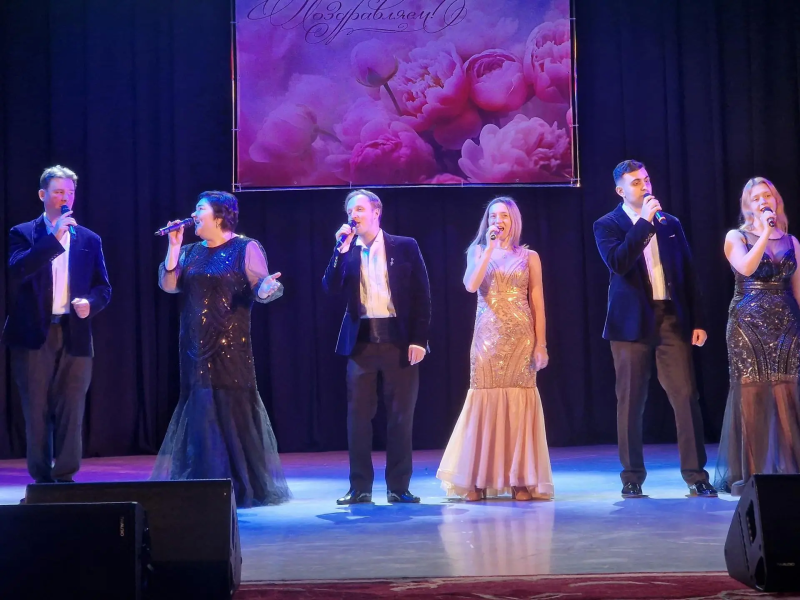 Праздничный концерт к 8 Марта прошёл для педагогов лицея имени Стрельцова в Воскресенске