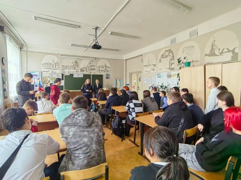 В Воскресенске сотрудница полиции провела беседы со школьниками