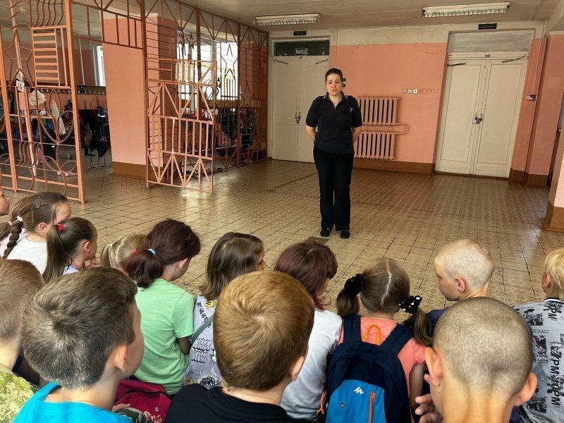 Полицейские в Воскресенске провели профилактические беседы с детьми в лагерях дневного пребывания