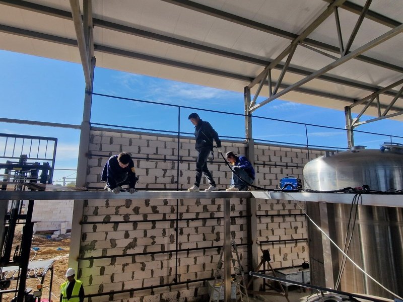 На строящемся в Воскресенске фармацевтическом предприятии начали монтировать оборудование