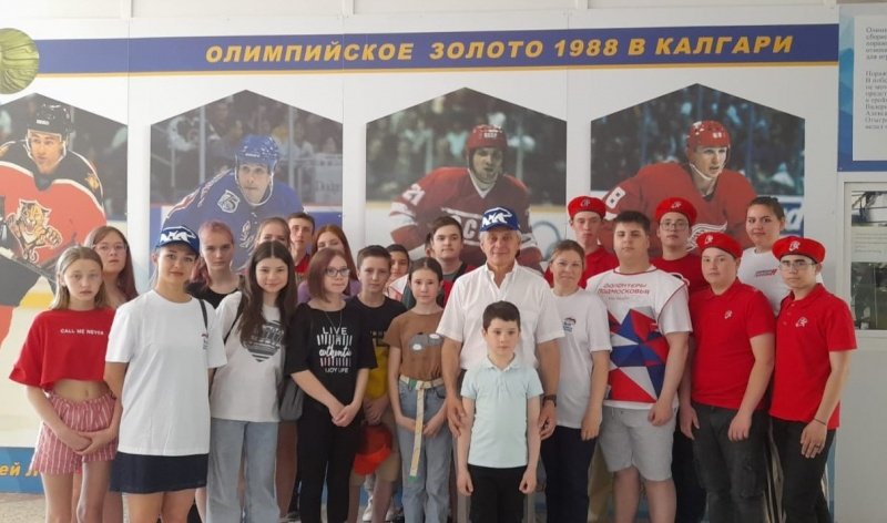 Юные жители округа познакомились с историей воскресенского хоккея 