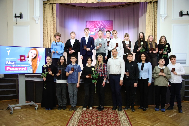 Юным воскресенцам вручили первые паспорта