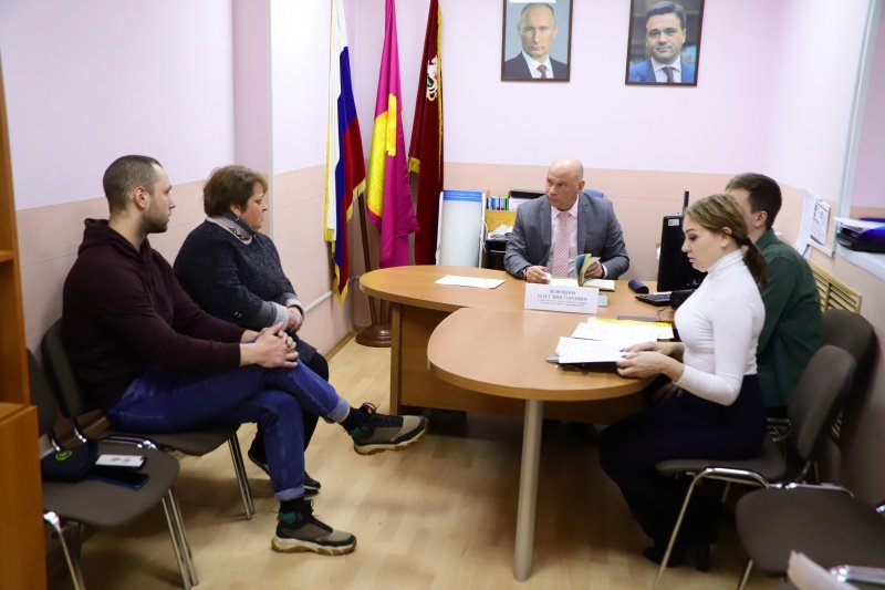 На приёме по жилищным вопросам 