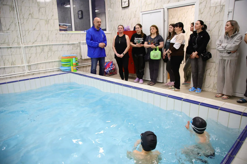 В бассейне «Дельфин» в Воскресенске состоялся открытый урок по плаванию