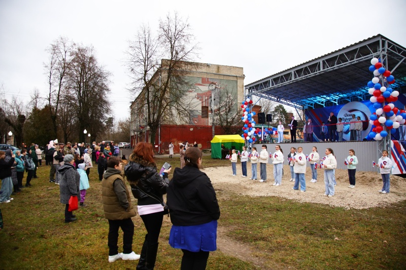 В поселке Хорлово открыли новый сценический комплекс