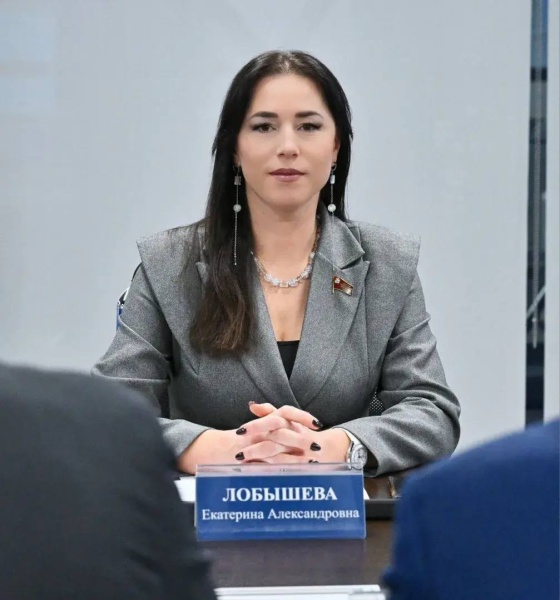 Екатерина Лобышева поздравляет с Днём защитника Отечества 