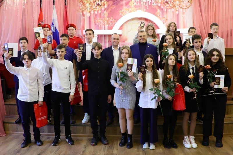 Юным воскресенцам вручили первые паспорта