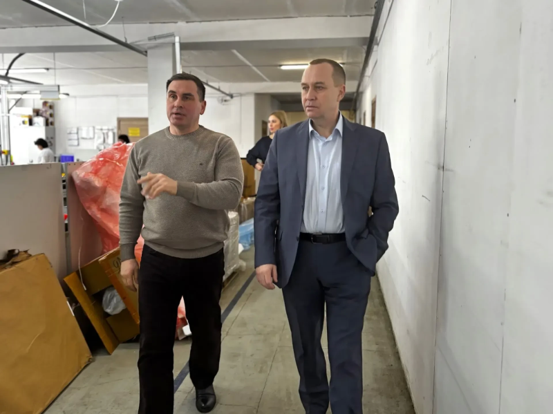 Глава городского округа Воскресенск посетил предприятие, где собирают телевизоры 