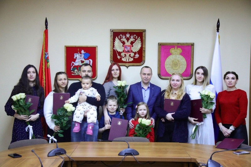 Молодым семьям Воскресенска вручили свидетельства на социальную выплату 