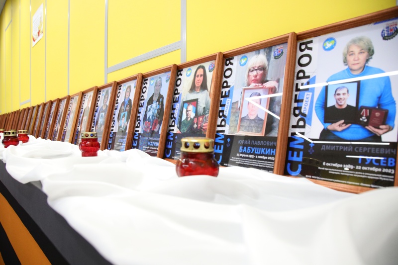 В городском округе Воскресенск открылась фотовыставка «Семья Героя» 