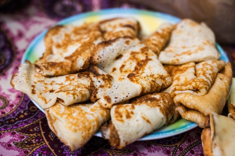 Подмосковные врачи рассказали, сколько блинов можно съедать детям и взрослым на Масленицу