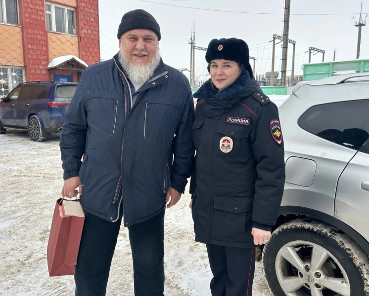 Полицейские по г.о. Воскресенск поздравили ветерана с Днем защитника Отечества