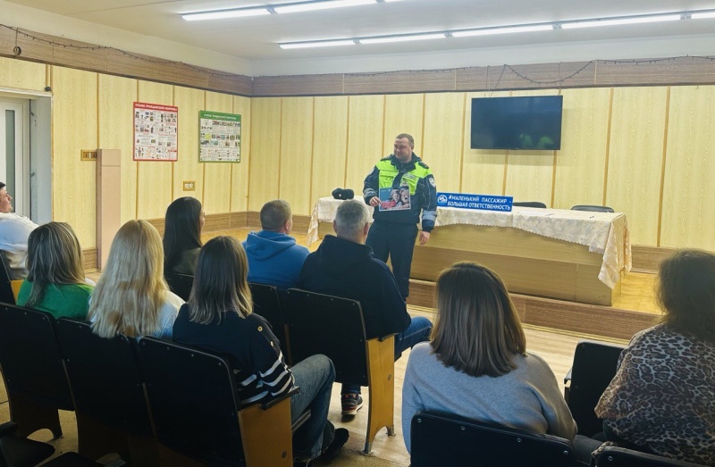   Сотрудники Госавтоинспекции провели рабочие встречи с работниками автотранспортных предприятий