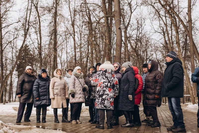 В парке усадьбы Кривякино прошли экскурсии для участников проекта «Активное долголетие»